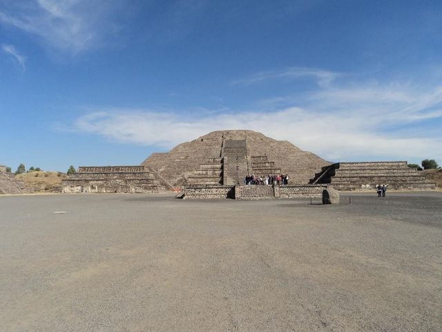 * Pyramid of the Moon
- Piramide della Luna
- Pirámide de la Luna 