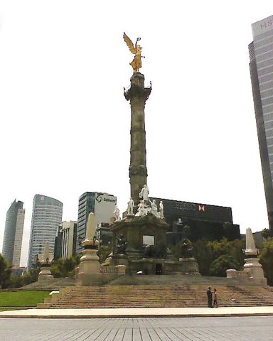* The Angel of Independence
- Colonna dell'indipendenza
- Monumento a la Independencia